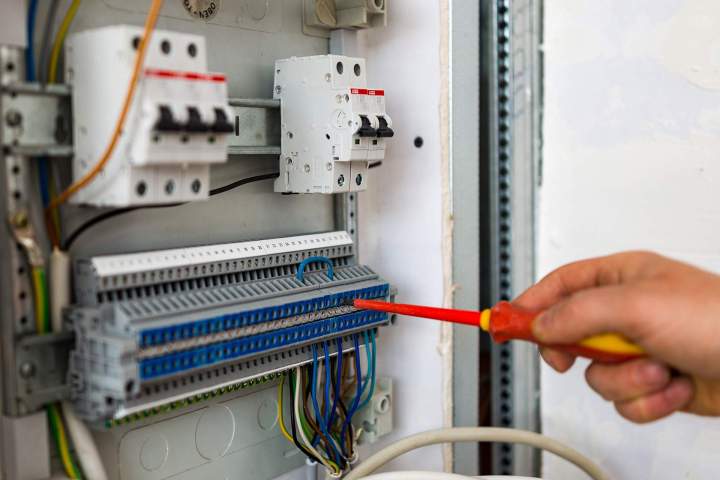Intervention rapide en dépannage électrique à Rouen